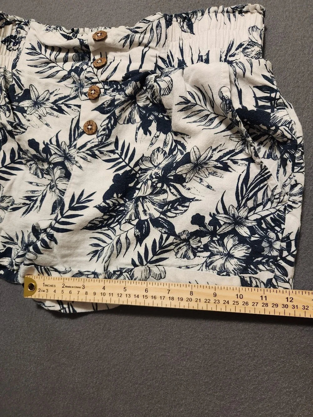 Jolt Shorts Women Size Large White & Blie Floral Linen Blend Pockets